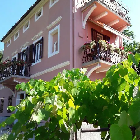 Lusetic アパート